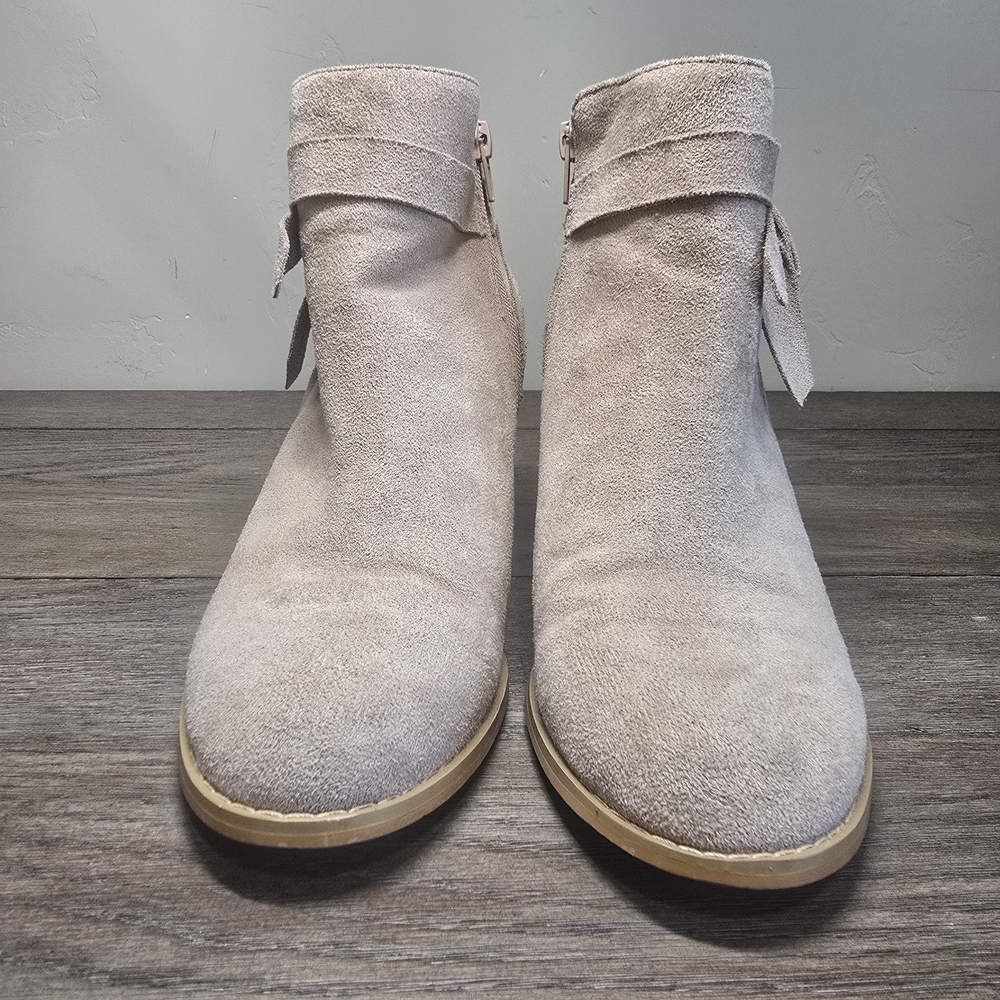 Beige Suede Chunky Heel Ankle Boots Side Bow Size 9 Neutral Fall Chic - Picture 6 of 10
